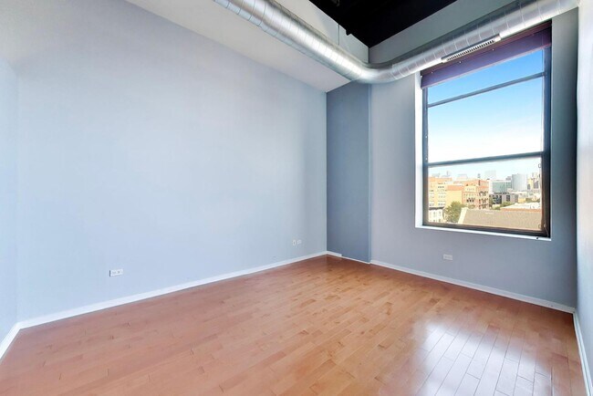 Building Photo - 1645 W Ogden Ave