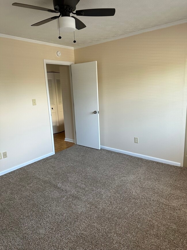 Building Photo - 3500 Warwick Dr