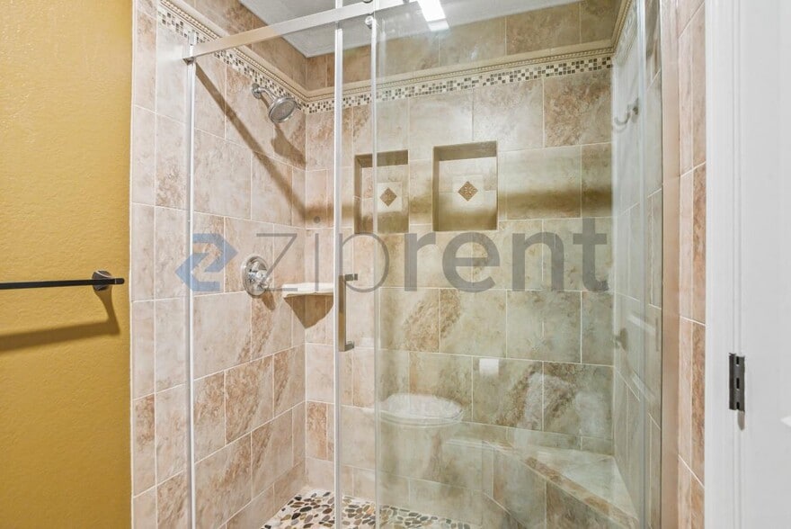 Building Photo - 2306 La Terrace Cir