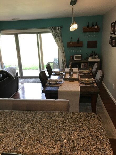 Main Living / Dining Room - 902 Pritchard Pl