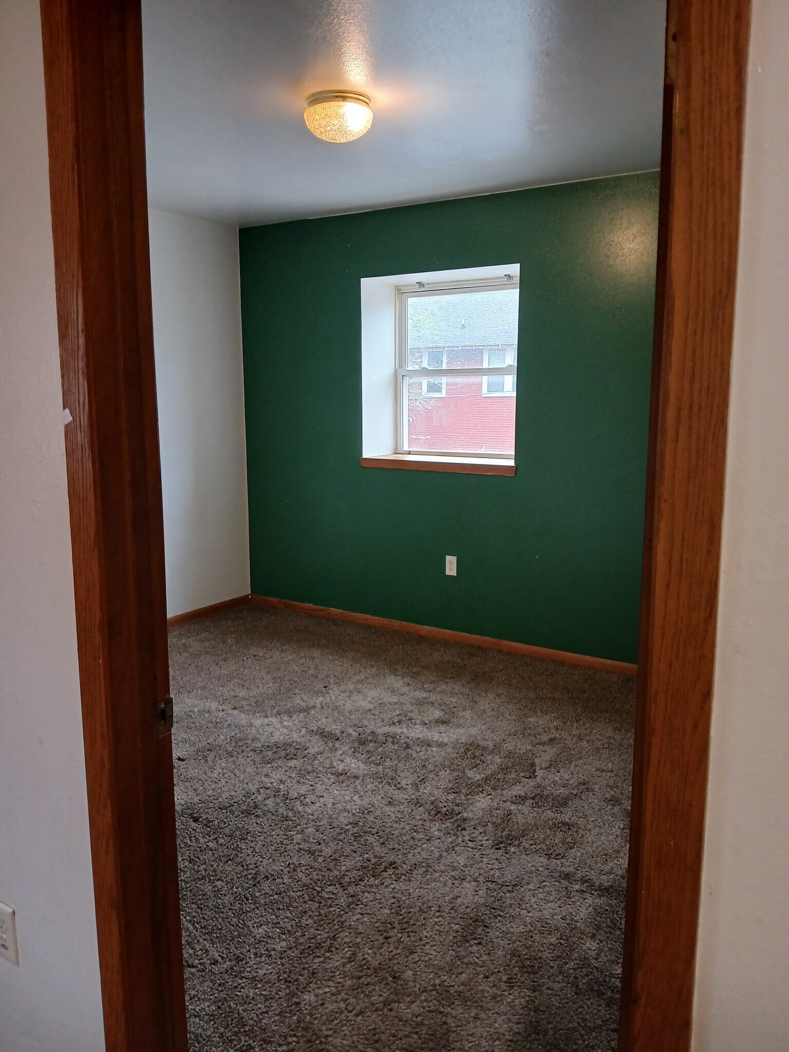 Building Photo - 302 Railroad St
