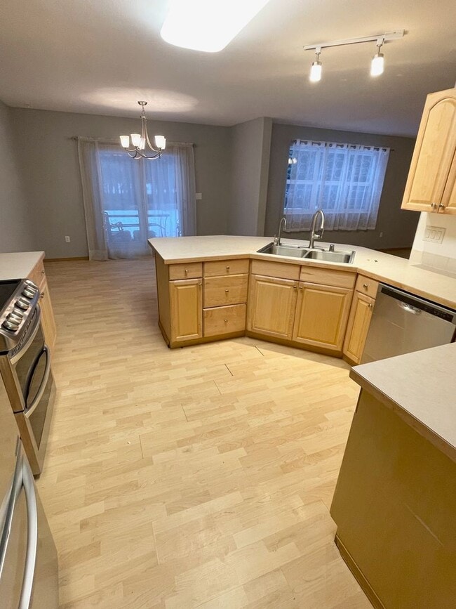 Building Photo - Large 4 bd, 2.5 bath home for rent in Nort...