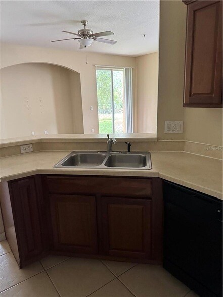 Building Photo - 2020 San Jacinto Cir