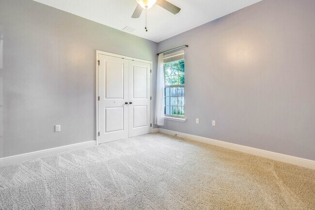 Building Photo - 651 Powell Dr NE