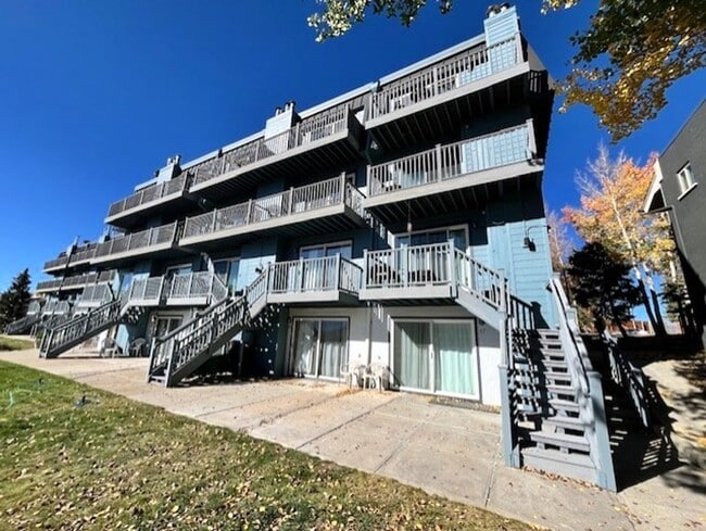 Building Photo - Winter Seasonal Rental- Summit Yacht Club 37