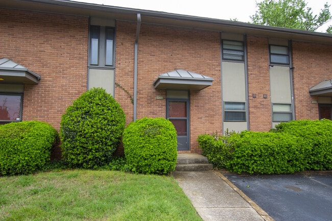 Building Photo - Two bedroom condo