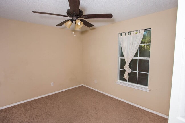 Building Photo - Charming 3-Bedroom Home Near Downtown Pens...