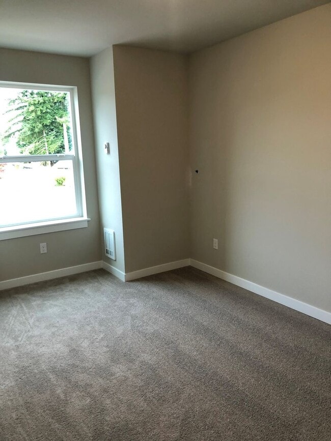 Building Photo - 3 bedroom/2.5 bathroom Townhome on Cul-de-Sac