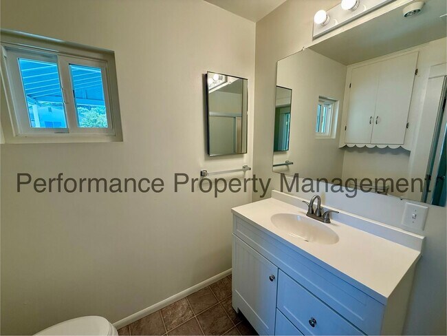 Building Photo - Gorgeous 3 Bed/2 Bath Taft Home w/ Finished Basement, 3 Car Garage & $0 Deposit Option