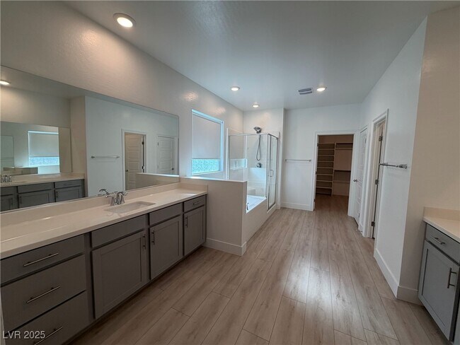 Building Photo - 6270 Lamont Hills Ave