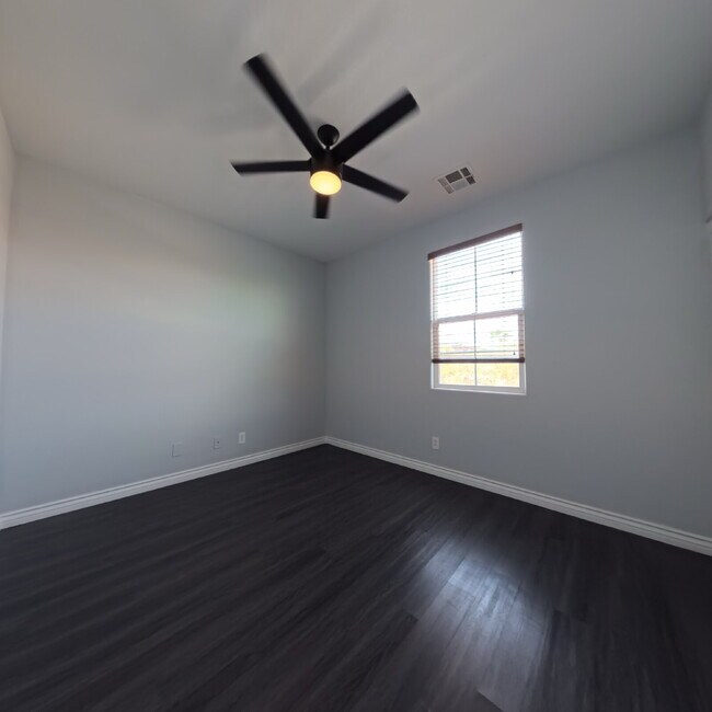 Building Photo - Spacious 2-bed 2-bath with Attached Car Garage at Tripoly!