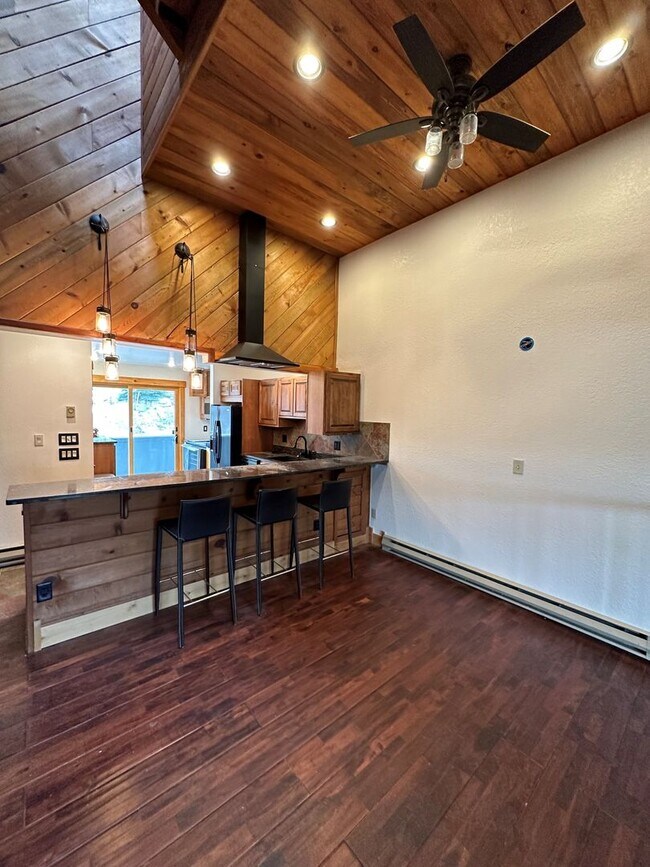 Building Photo - 3 Bedroom, 3.5 Bath Open Floor Plan Townhome