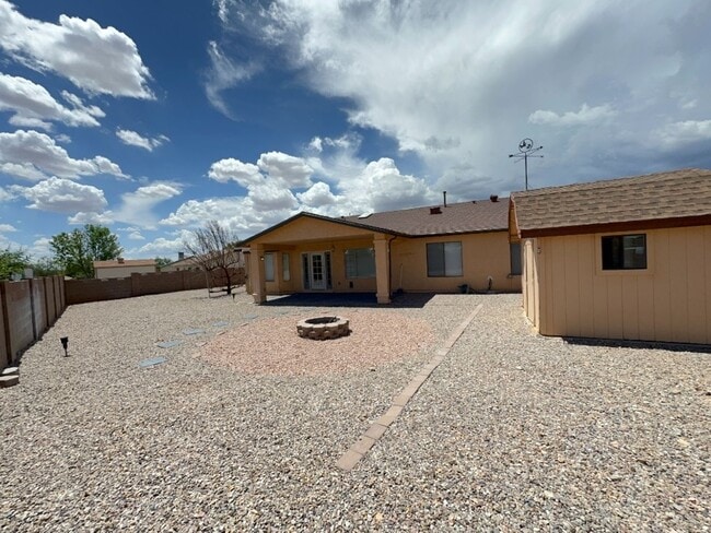 Building Photo - Very Nice 4 Bedroom House