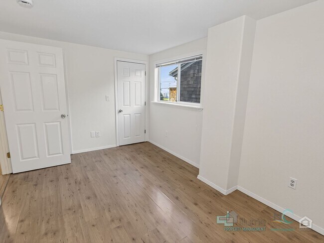 Building Photo - 849 1st Ave