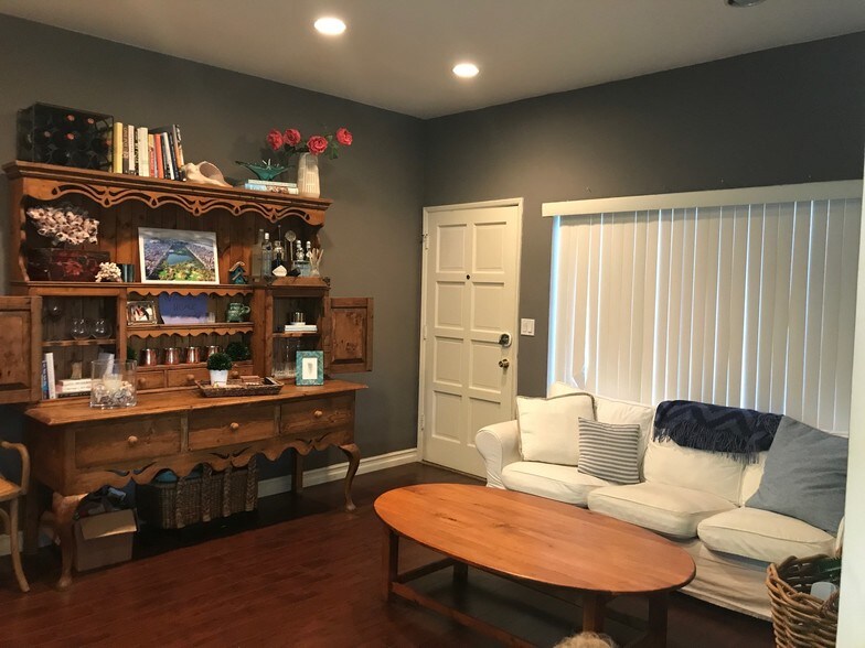 Building Photo - 1014 14th St