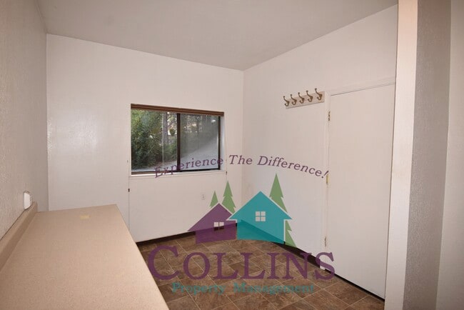 Building Photo - 10959 Henson Way