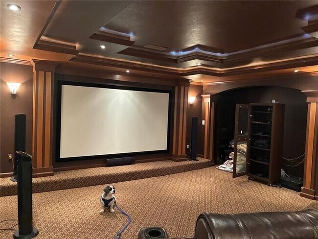 Building Photo - 1880 Manor View