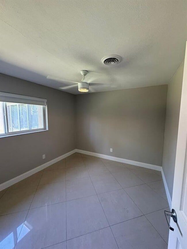 Building Photo - 4411 NE 15th Way