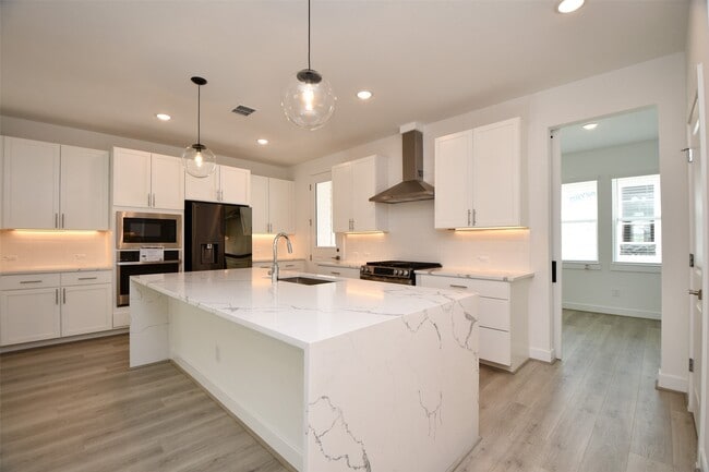 Building Photo - 2209 Via Laura Ln