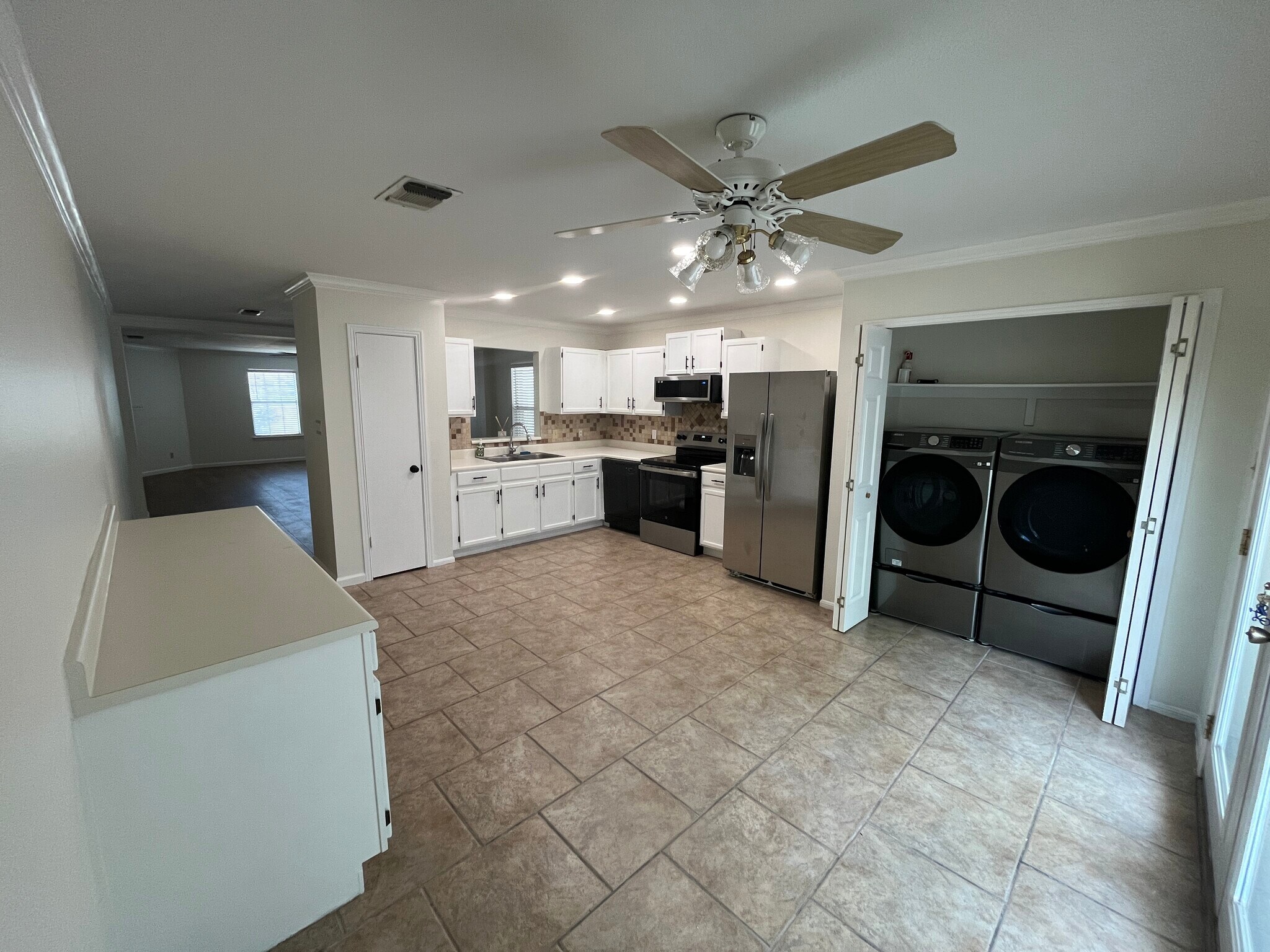 Building Photo - 21114 Sierra Cres