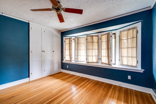 Building Photo - 126 Mahrt Ave