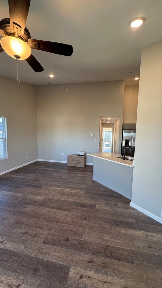 Building Photo - 700 Harbor Woods Dr