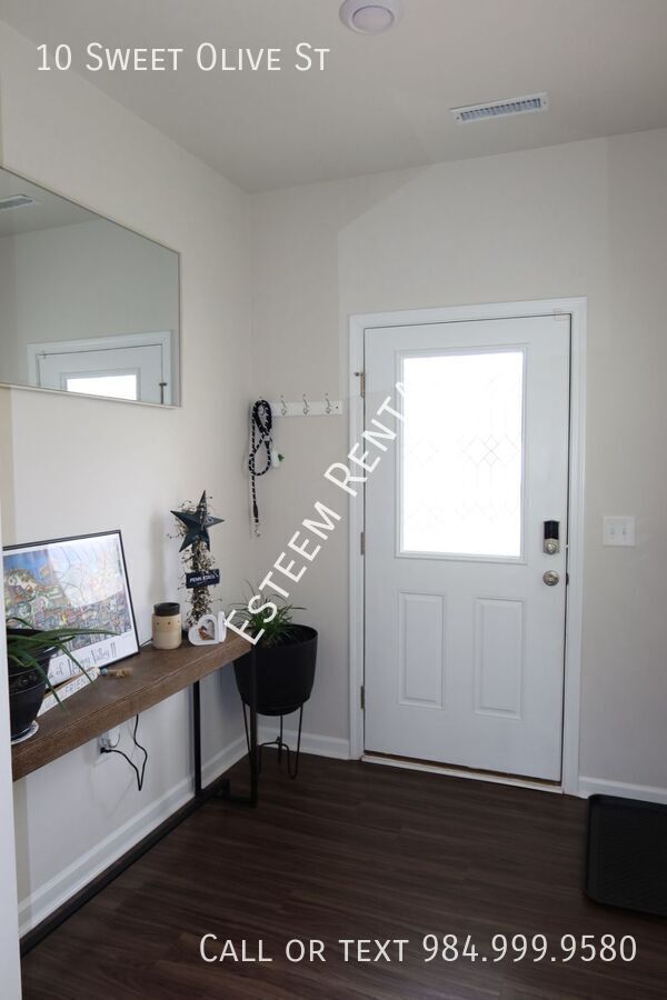 Building Photo - 10 Sweet Olive St