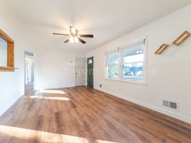 Building Photo - 101 Hyacinth Ave