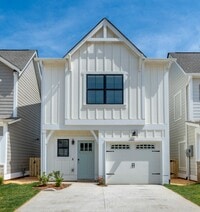 Building Photo - 3 Bedroom Home With Spacious Garage