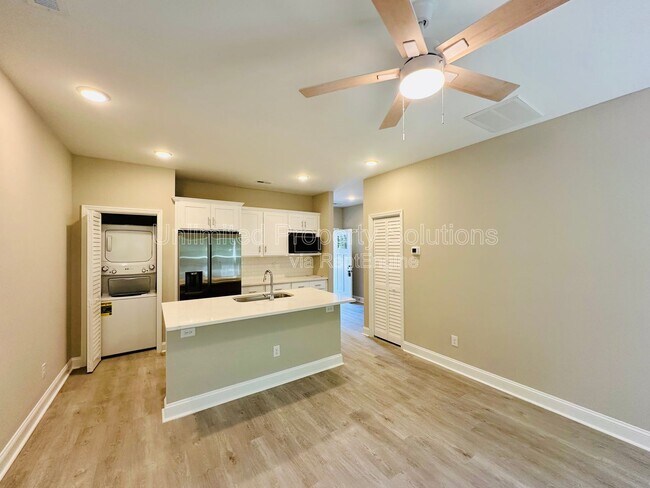 Building Photo - 312 Wood Dale Dr