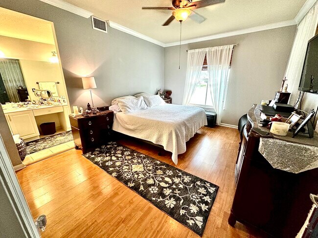 Building Photo - 4720 Mimosa Pl