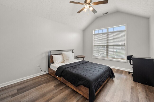 Building Photo - Gorgeous 3-bedroom, 2-bathroom ranch-style home