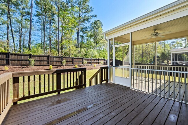 Building Photo - *Application PENDING* AVAILABLE IN MAY!  Stunning, like-new 4 bedroom, 4 bath home with large fen...