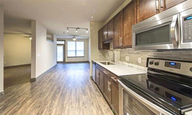 Primary Photo - 2910 Milam St