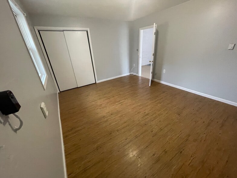 1st Flr Bedroom - 368B Summerhill Rd