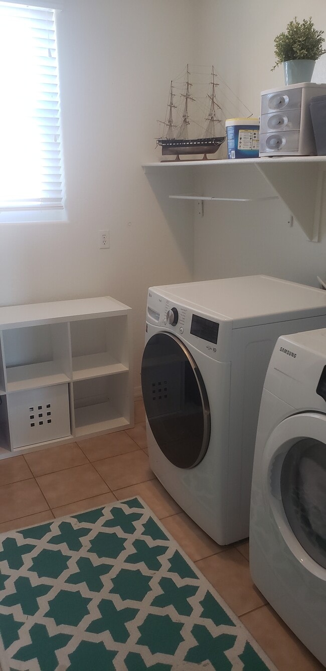 upstairs - laundry (units stay) - 1465 W Flamingo Dr