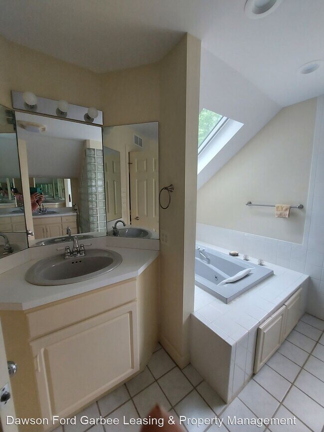 Building Photo - 4 br, 3.5 bath House - 2305 Heronhill Place