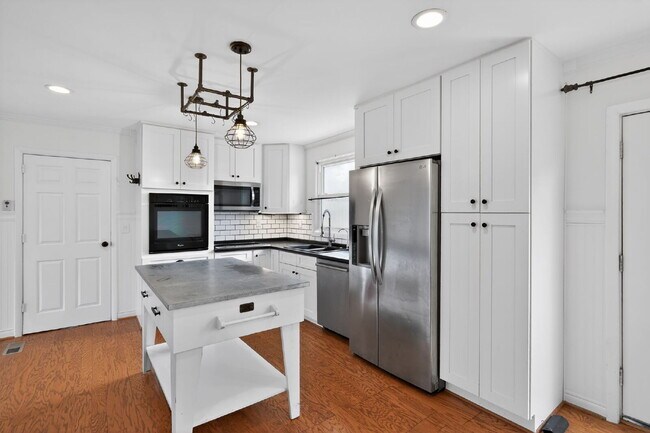 Building Photo - 138 Carriage Dr