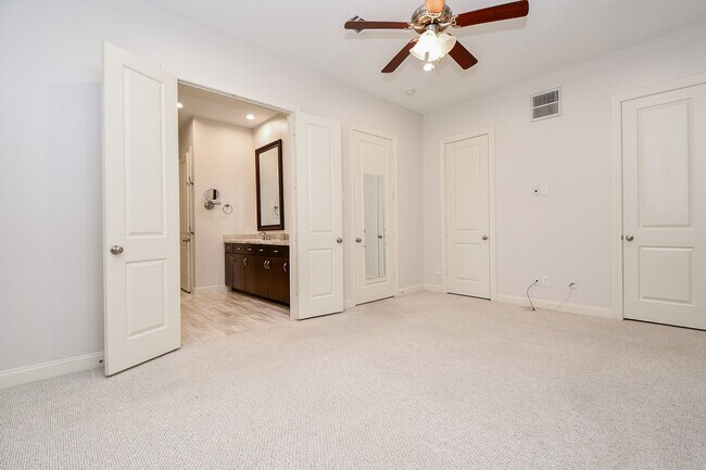 Building Photo - 709 Delano St