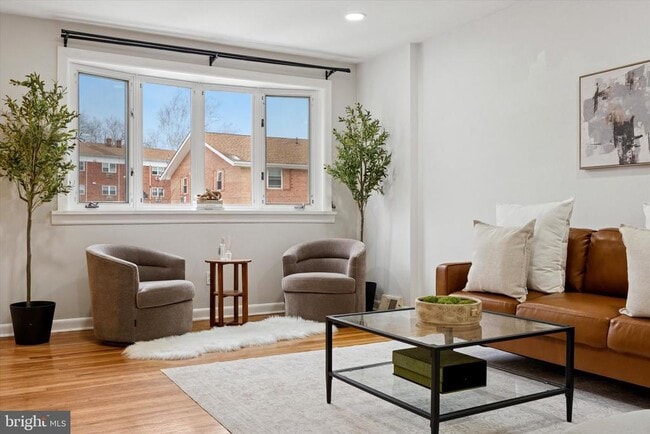 Building Photo - 228 Rock St