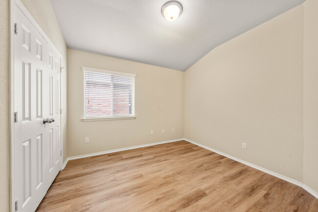 Building Photo - 6601 Cascade Dr