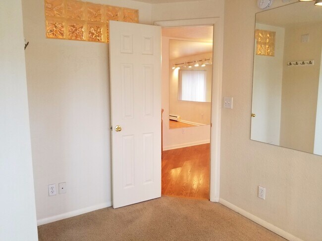Building Photo - RENT SPECIAL & LEASE OPTIONS! Cat-friendly...