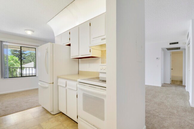 Building Photo - 150 Pineview Rd
