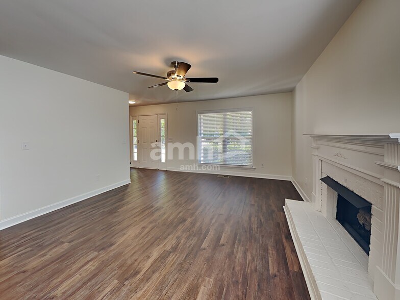 Building Photo - 2807 Sutherland Dr