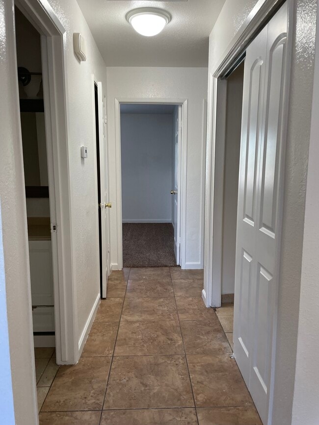 Washer & Dryer Hook-Up - 819 K St