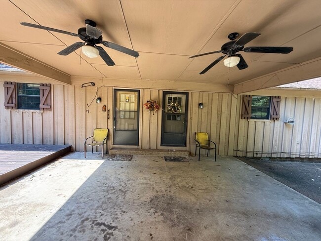 Building Photo - 102 Hickory Hill Dr