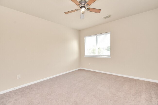 Building Photo - 25206 Hazel Ranch Dr