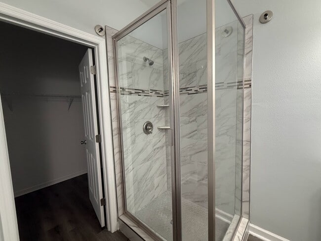 Building Photo - 1725 Holton St