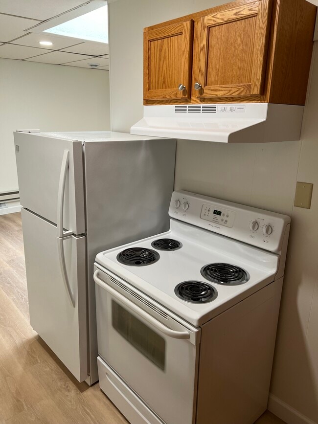 Building Photo - 113 Main St E