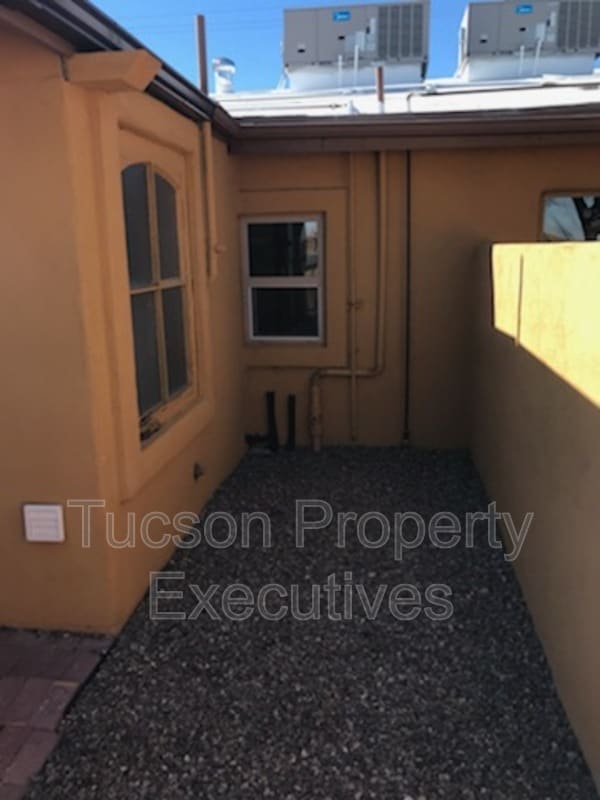 Building Photo - 841 S 8th Ave